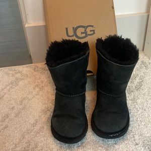Black UGG